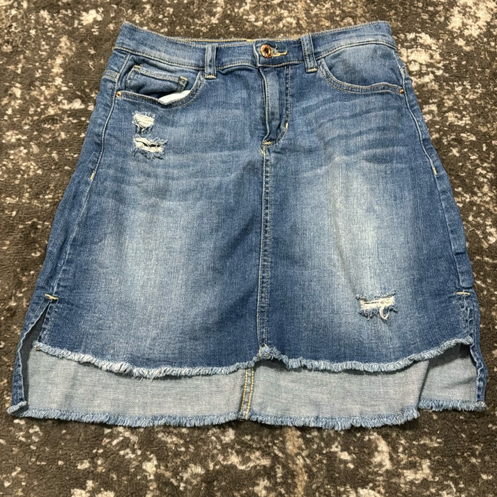 Woman’s Sneak peek skirt sz small